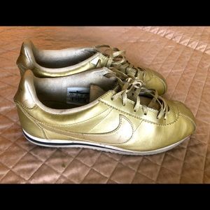 Nike youth Golden sneakers